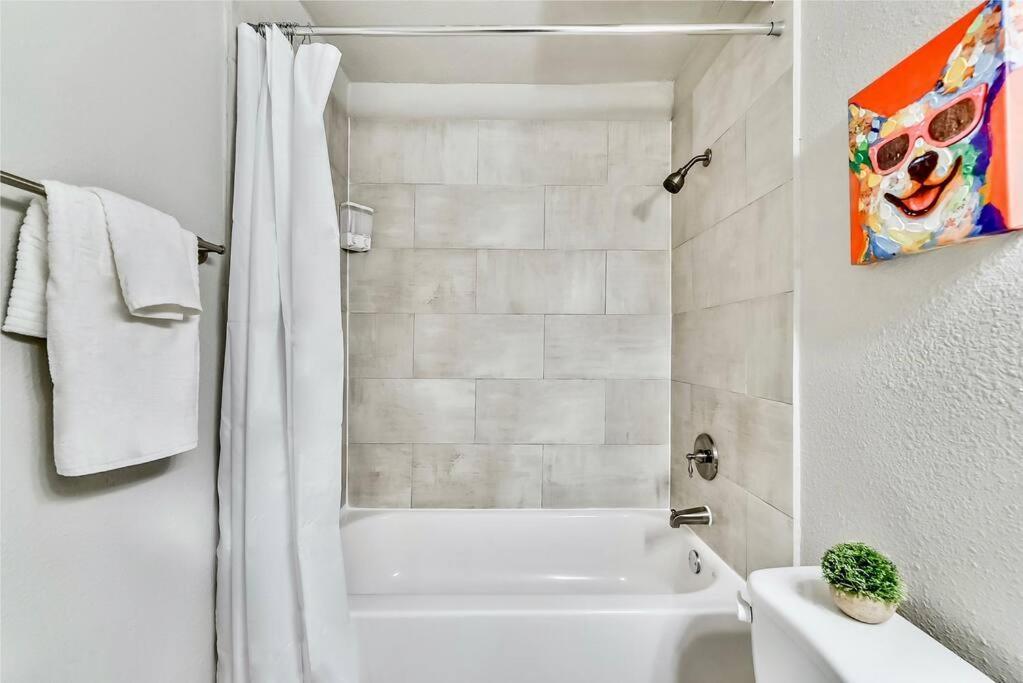 Dallas Boutique Flat + Arboretum Tickets Included Экстерьер фото