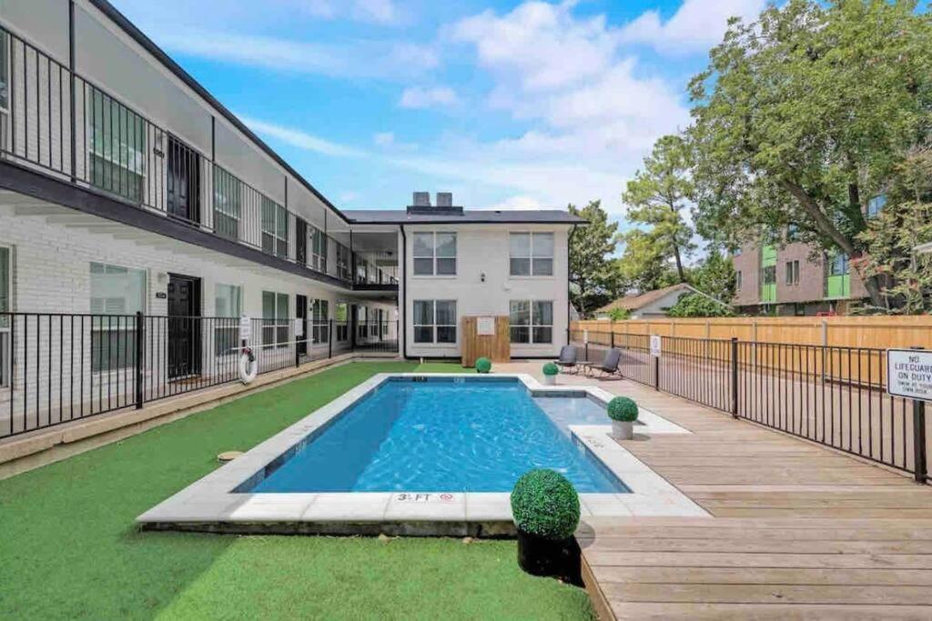 Dallas Boutique Flat + Arboretum Tickets Included Экстерьер фото